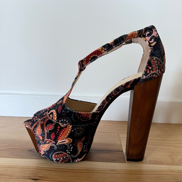 NWOT Platform T-Strap Heel Suede - Picture 3 of 4